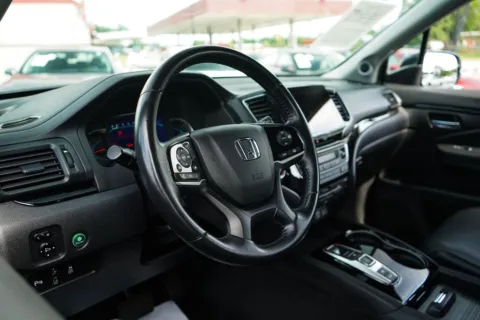 More photos of 2019 Honda Pilot Touring at TLC Motors, SC