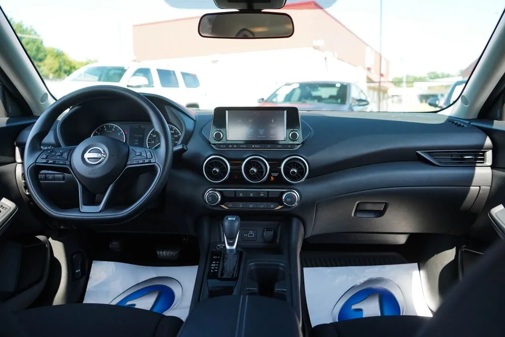 Nissan Sentra photo 9