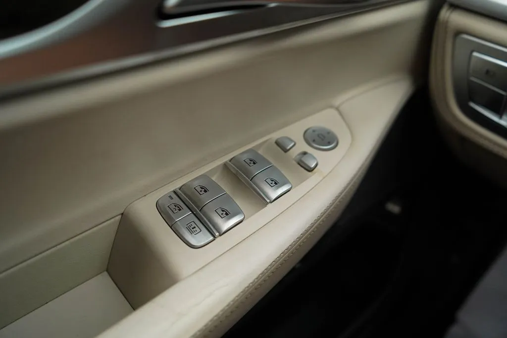 BMW 7 Series photo 30