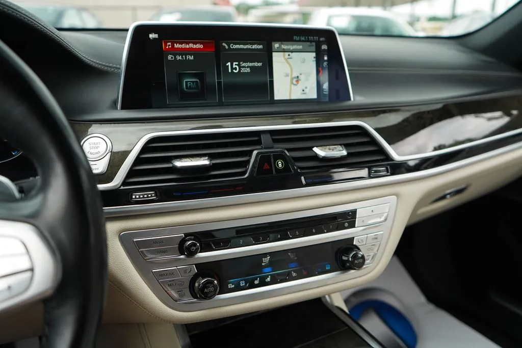 BMW 7 Series photo 7