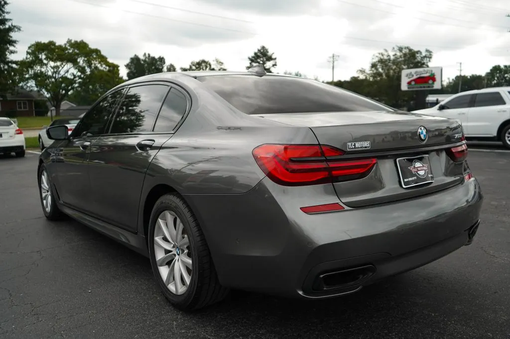 BMW 7 Series photo 3