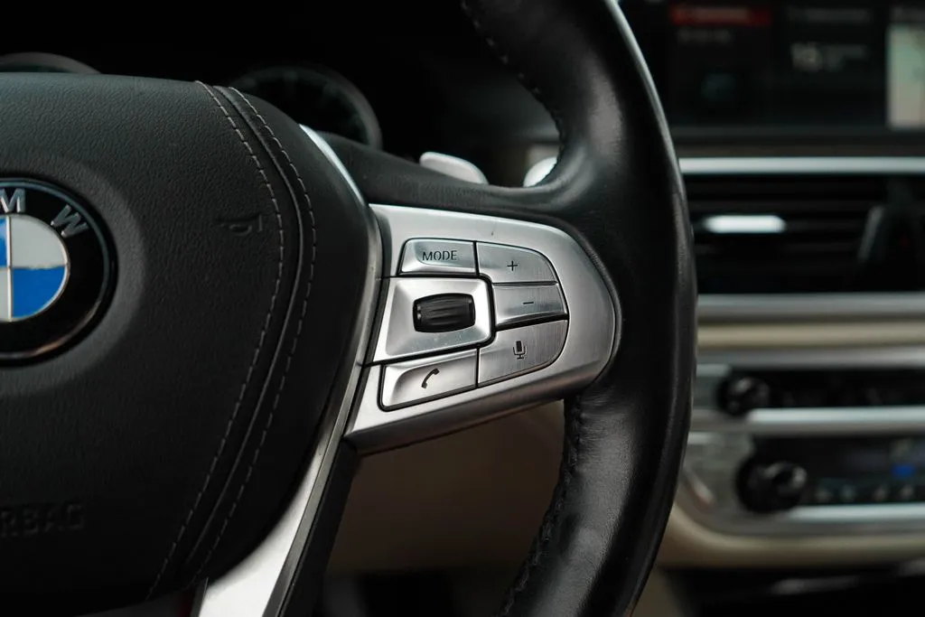 BMW 7 Series photo 29