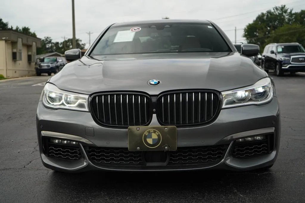 BMW 7 Series photo 17