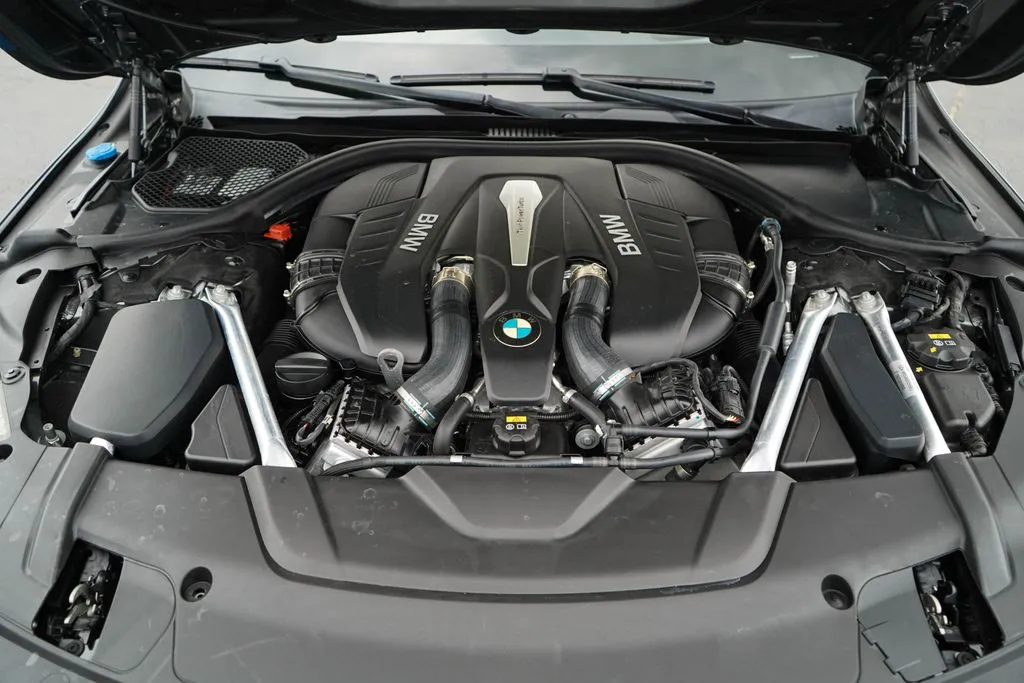 BMW 7 Series photo 15