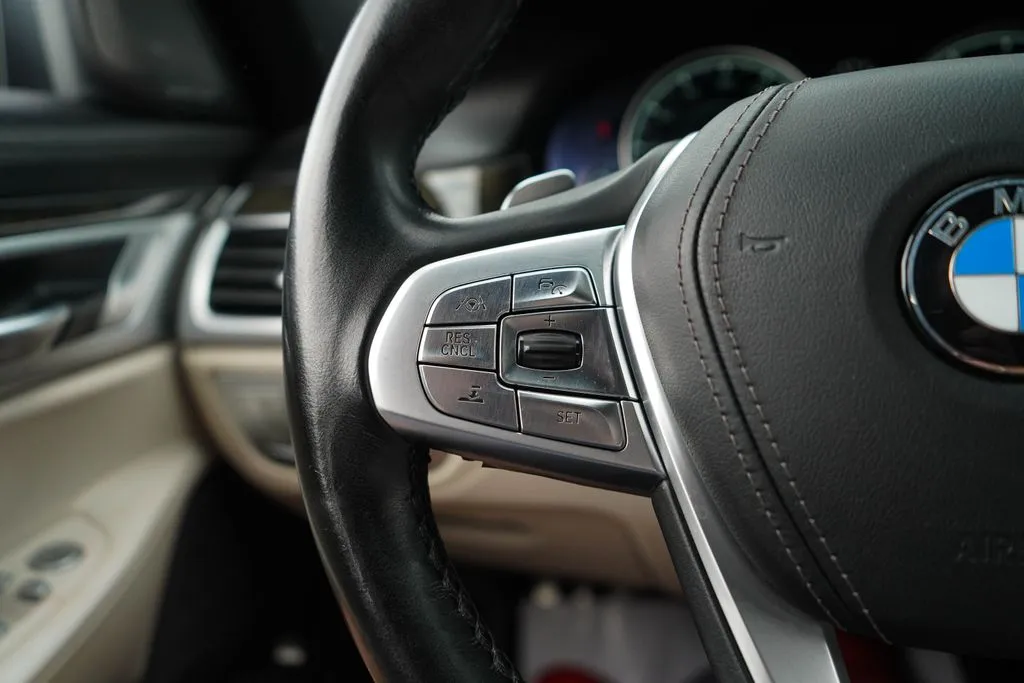 BMW 7 Series photo 32