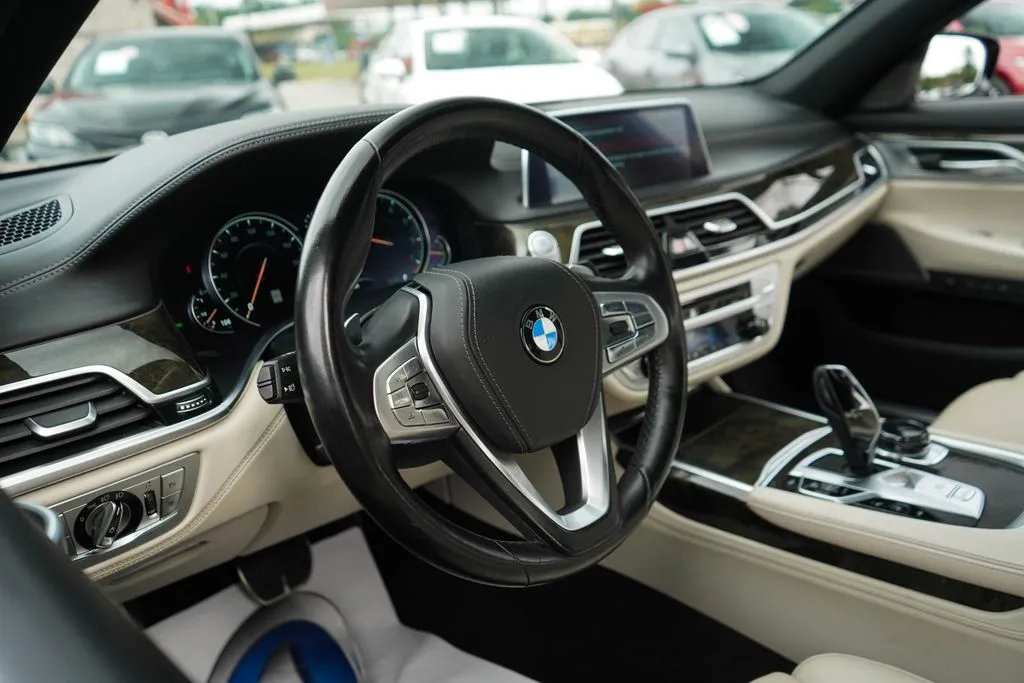 BMW 7 Series photo 5