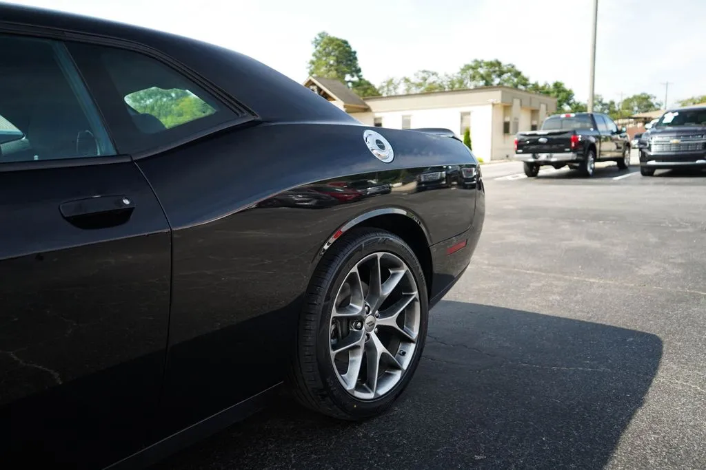 Dodge Challenger photo 21