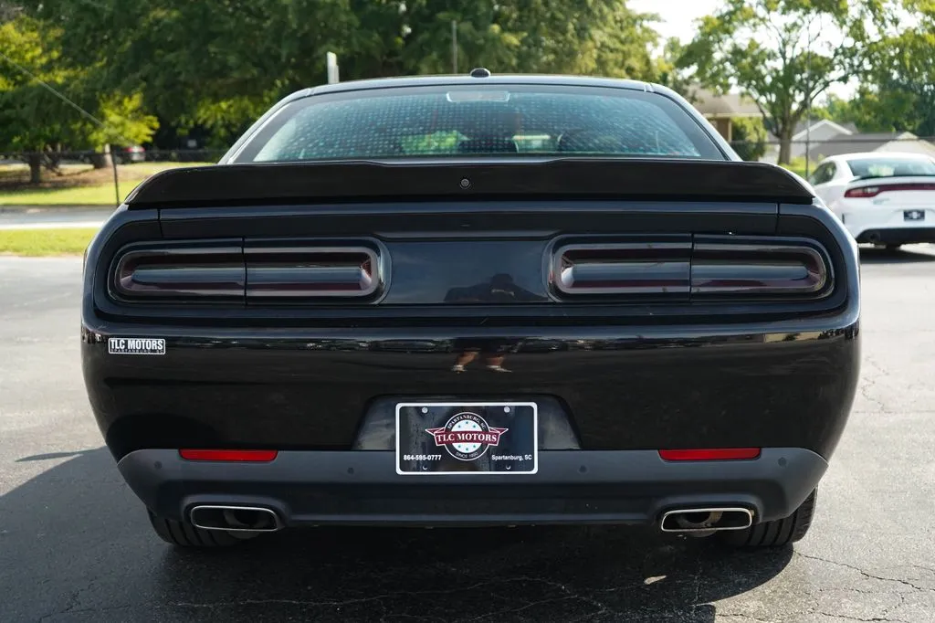 Dodge Challenger photo 19