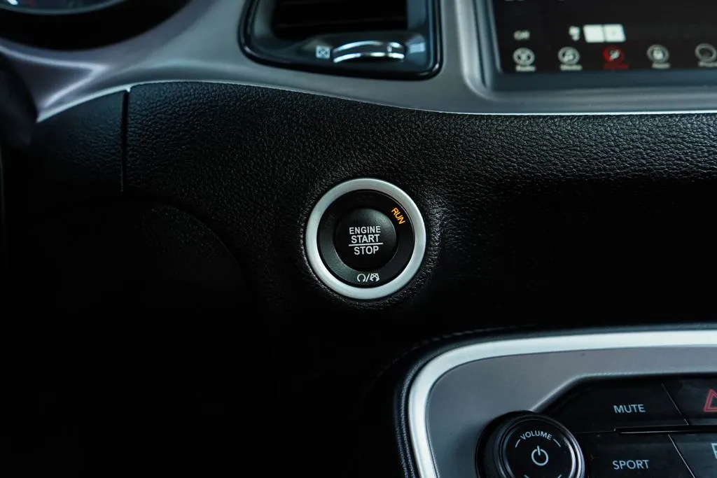 Dodge Challenger photo 27