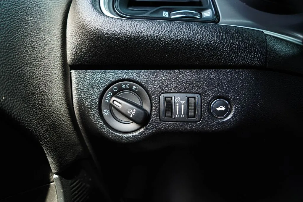 Dodge Challenger photo 30