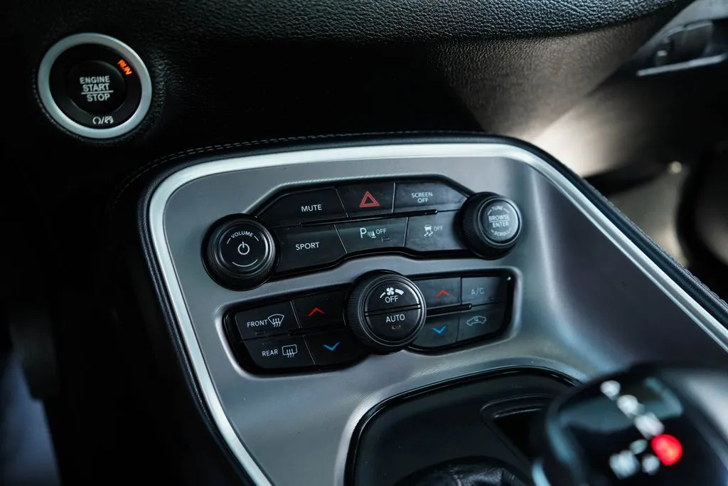 Dodge Challenger photo 26