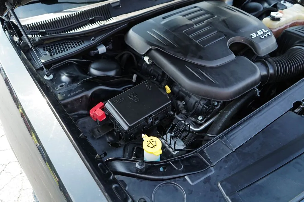 Dodge Challenger photo 33