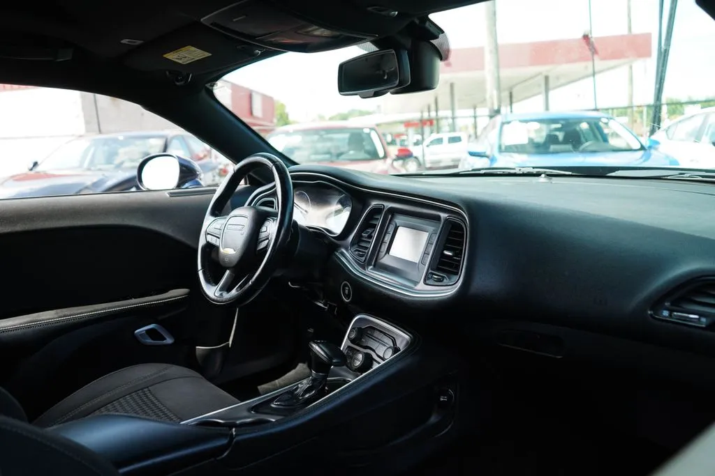 Dodge Challenger photo 9