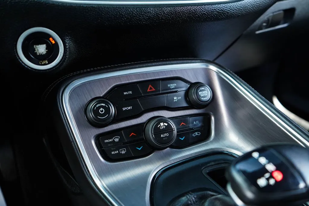 Dodge Challenger photo 25