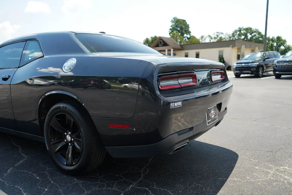 Dodge Challenger photo 19