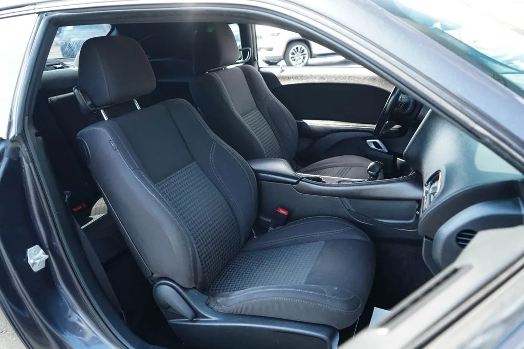Dodge Challenger photo 11