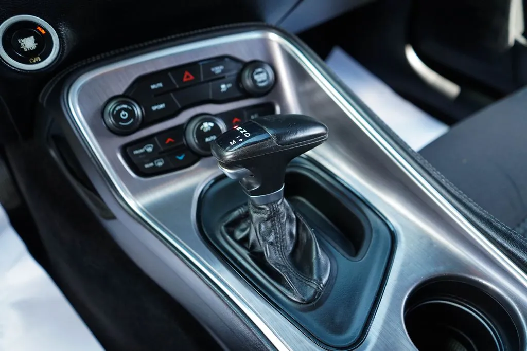 Dodge Challenger photo 12