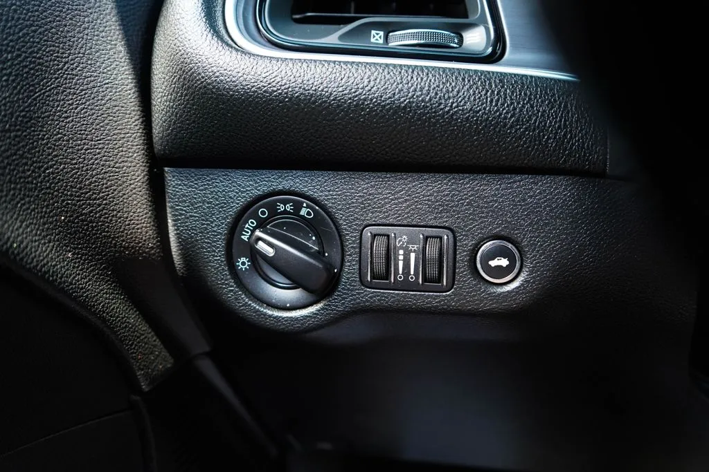 Dodge Challenger photo 29
