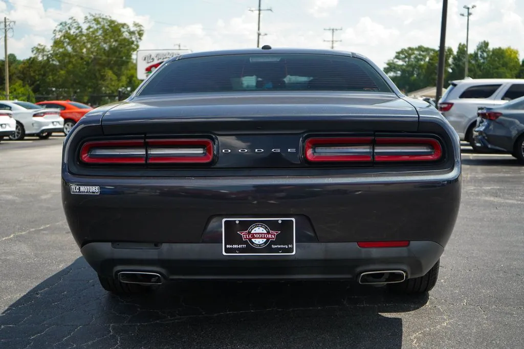 Dodge Challenger photo 18