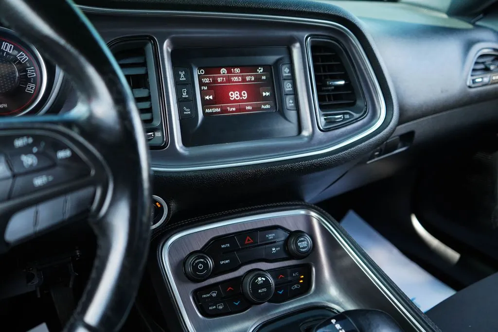 Dodge Challenger photo 7