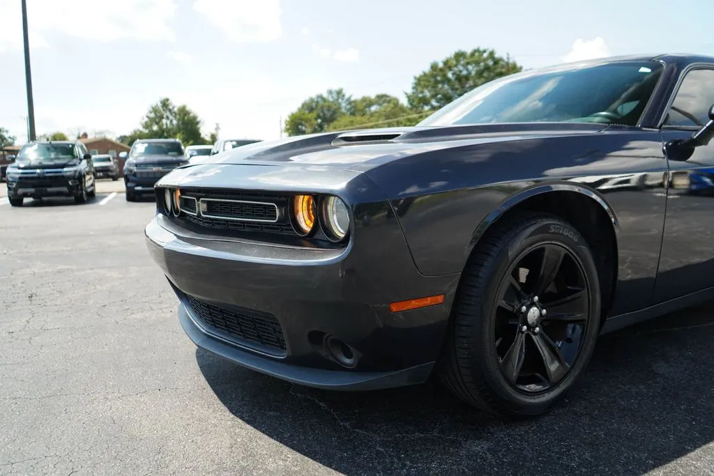 Dodge Challenger photo 16