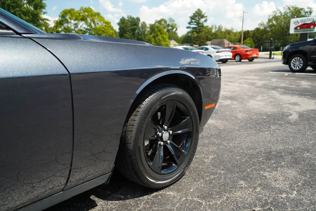 Dodge Challenger photo 17