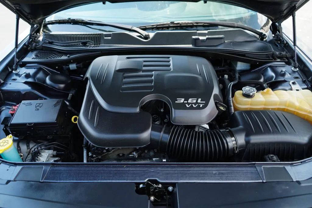 Dodge Challenger photo 13
