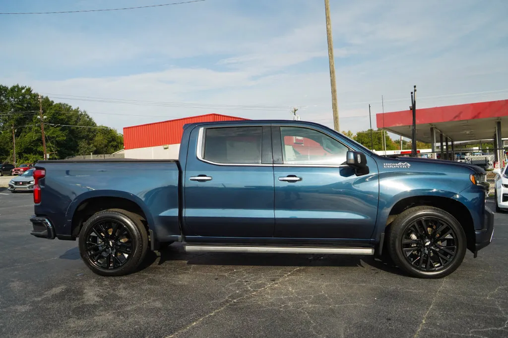 Chevrolet Silverado photo 2