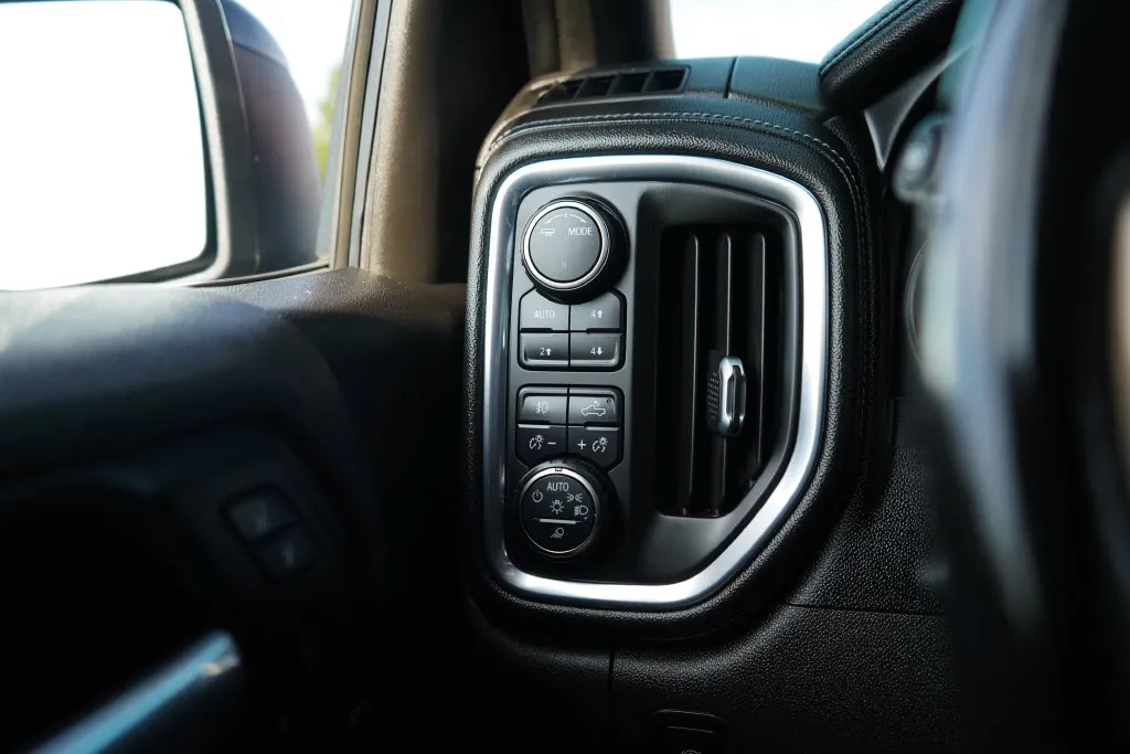 Chevrolet Silverado photo 34