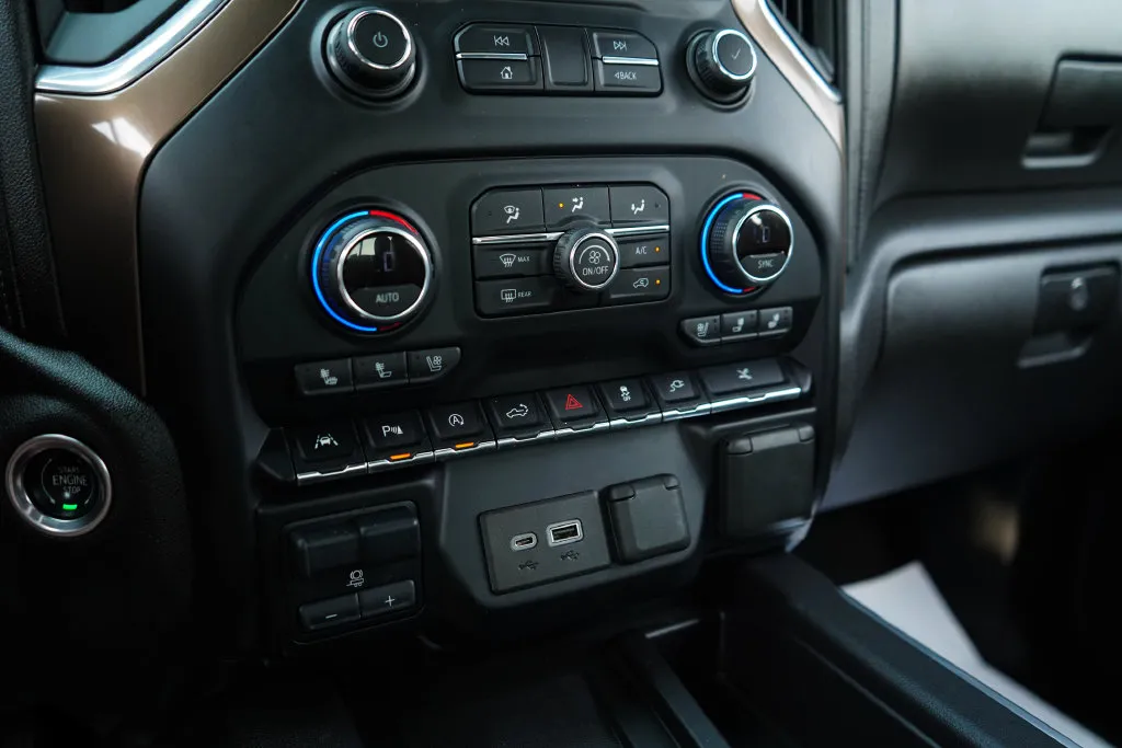 Chevrolet Silverado photo 29
