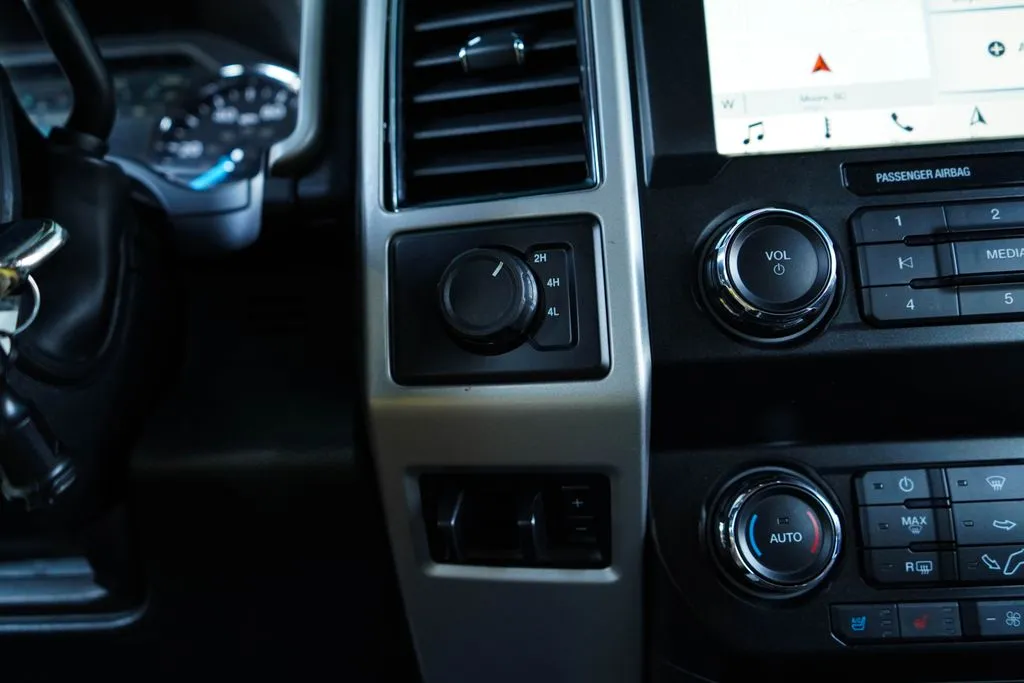 Ford F-250SD photo 30