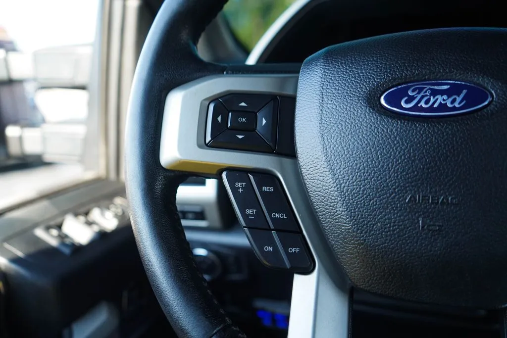 Ford F-250SD photo 35