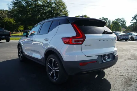 More photos of 2022 Volvo XC40 R-Design at TLC Motors, SC