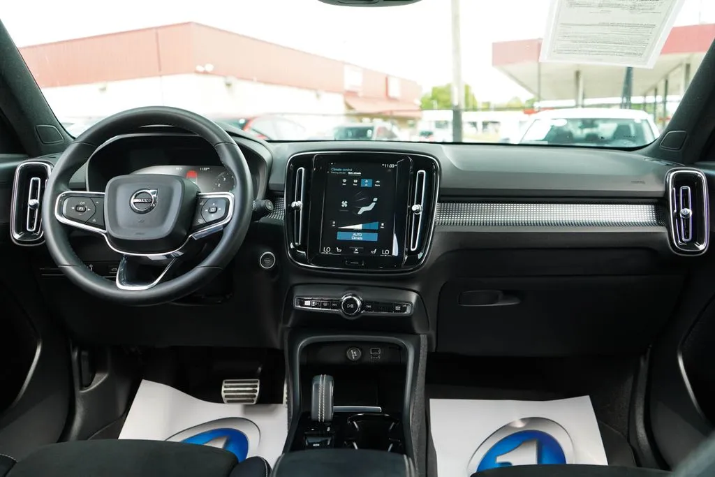 Volvo XC40 photo 9