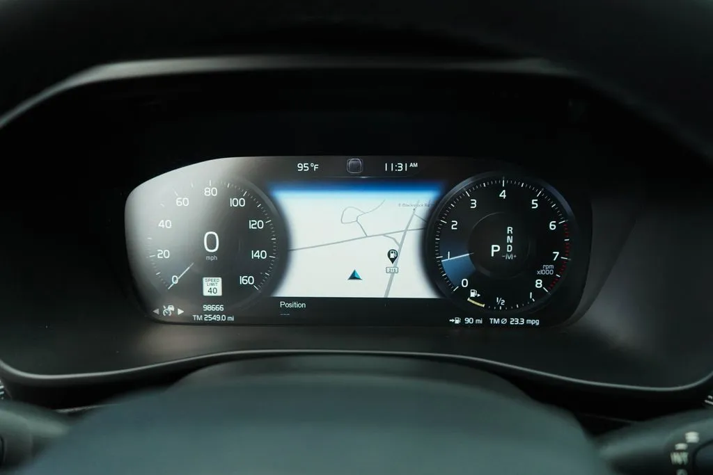 Volvo XC40 photo 27