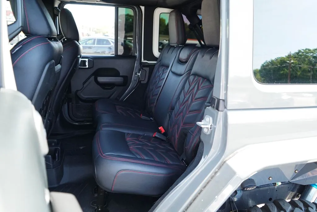Jeep Wrangler photo 8