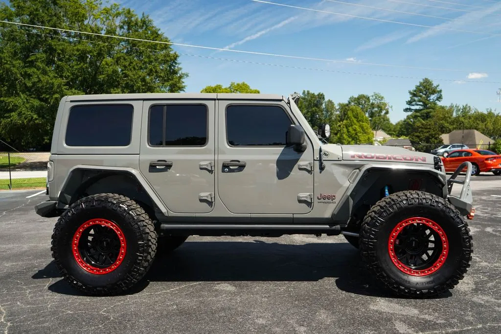 Jeep Wrangler photo 2