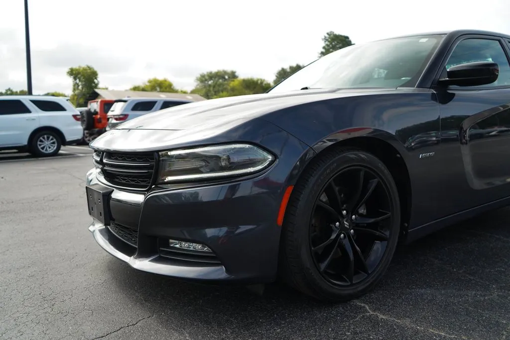 Dodge Charger photo 17