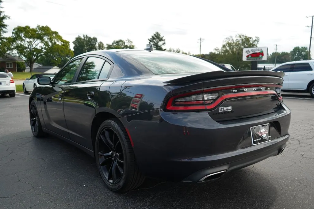 Dodge Charger photo 3