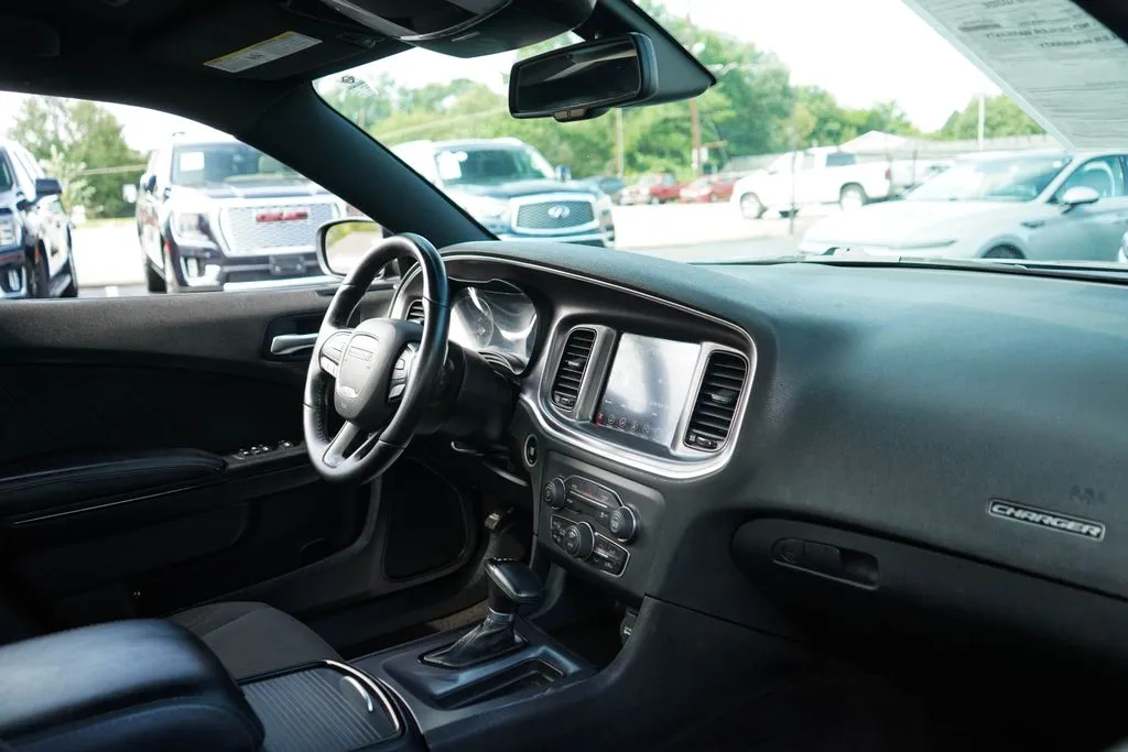 Dodge Charger photo 13