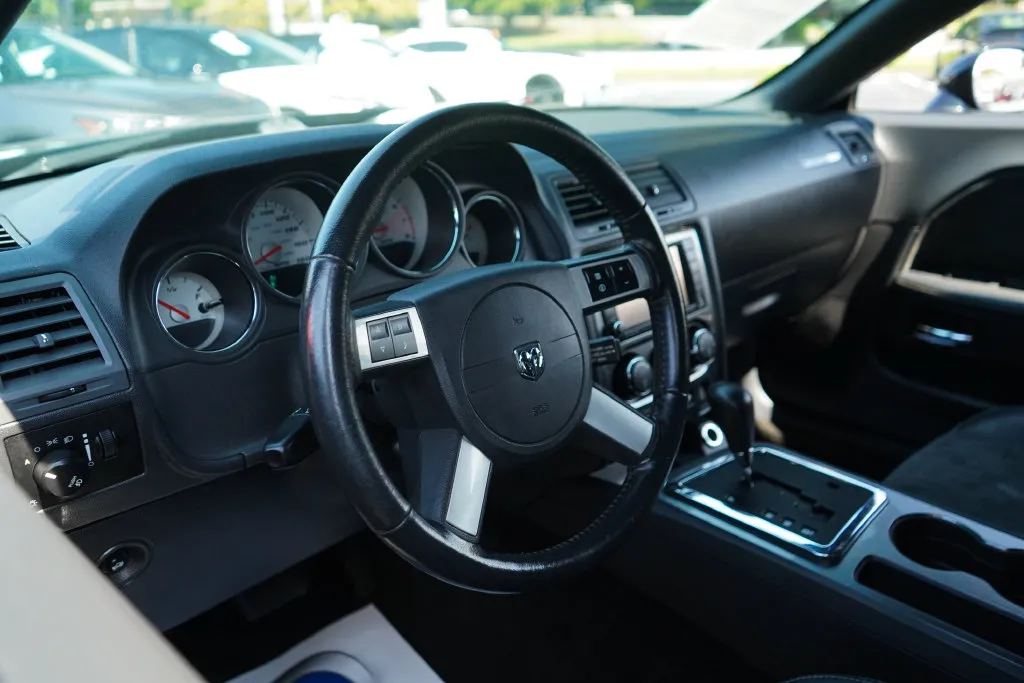 Dodge Challenger photo 5