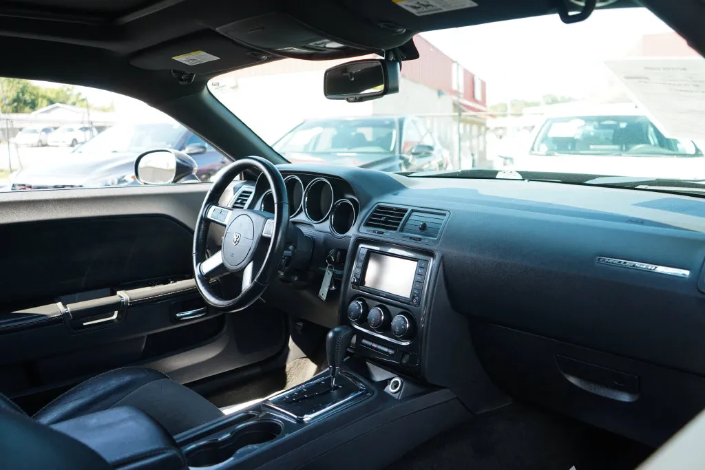 Dodge Challenger photo 9
