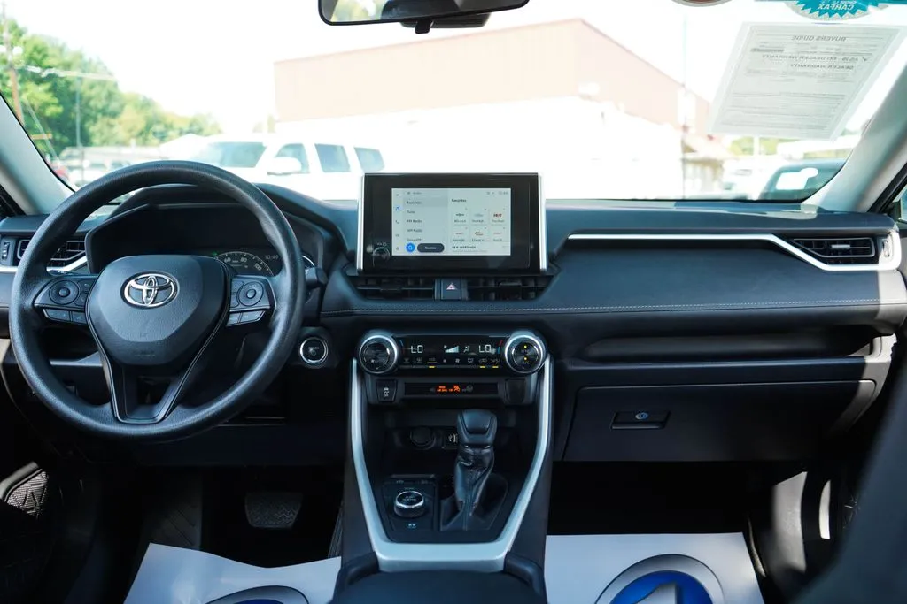 Toyota RAV4 photo 9