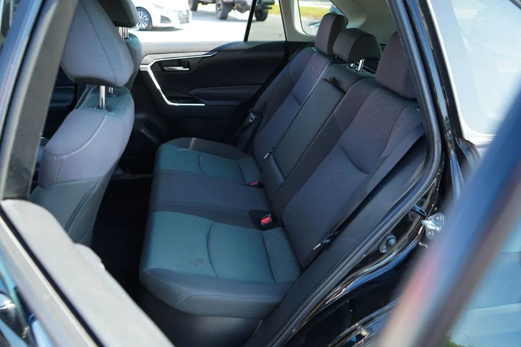 Toyota RAV4 photo 8