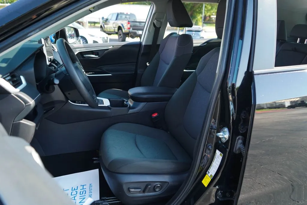 Toyota RAV4 photo 6