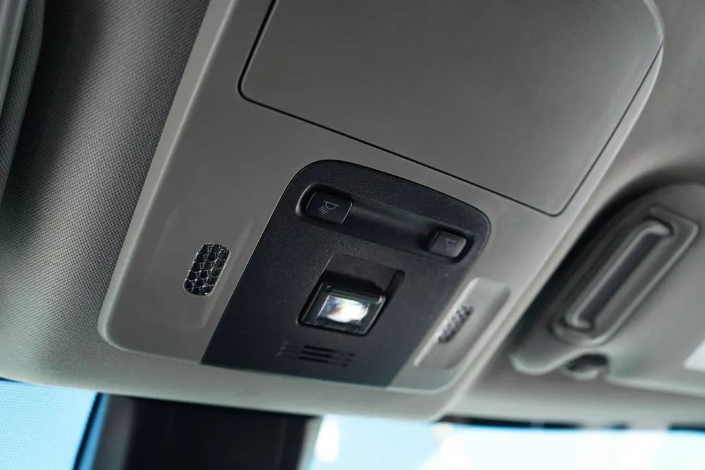 Toyota Camry photo 11