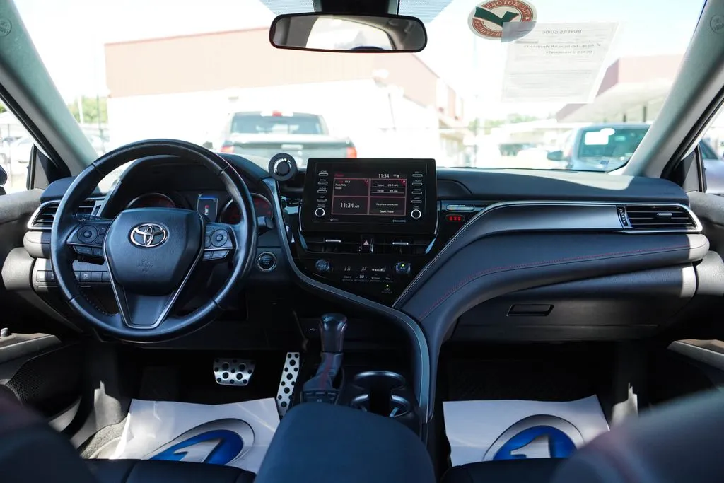 Toyota Camry photo 9