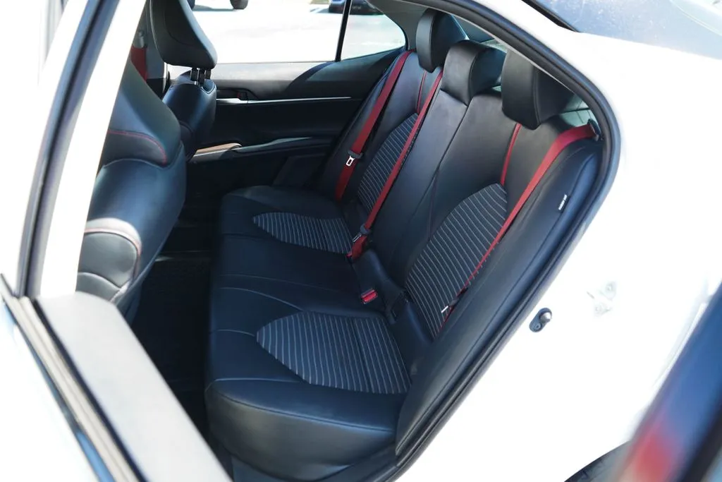 Toyota Camry photo 8