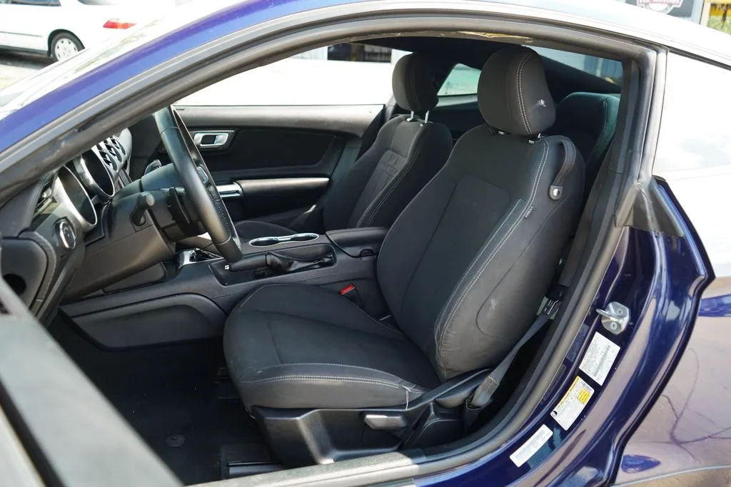 Ford Mustang photo 7