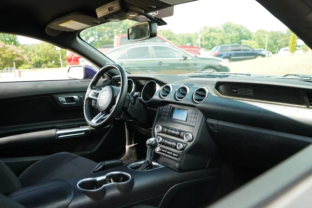 Ford Mustang photo 10